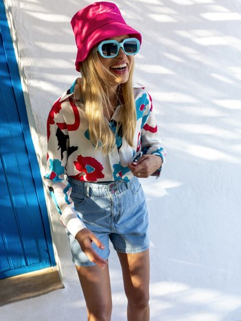 Niebiesko-fuksjowa koszula z nadrukiem i kołnierzem