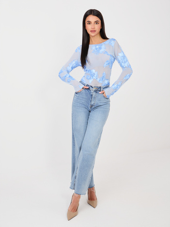 Jasnoniebieska damska bluzka z kwiatową aplikacją 3D