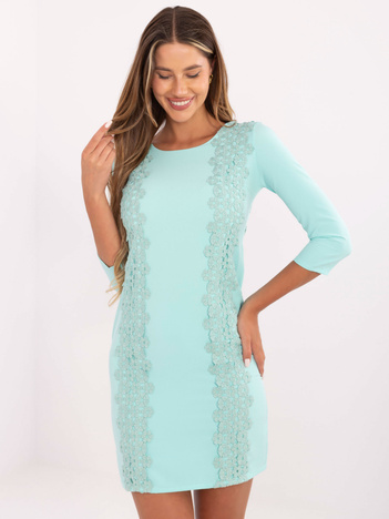 Miętowa ołówkowa sukienka koktajlowa z rękawem 3/4
