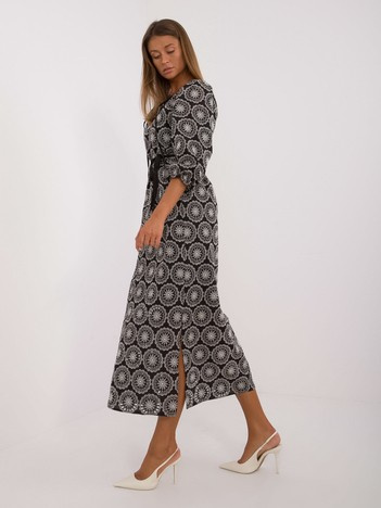 Czarna haftowana sukienka koktajlowa z rozcięciem