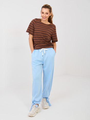 Jasnoniebieskie dresowe spodnie wiązane w kostce