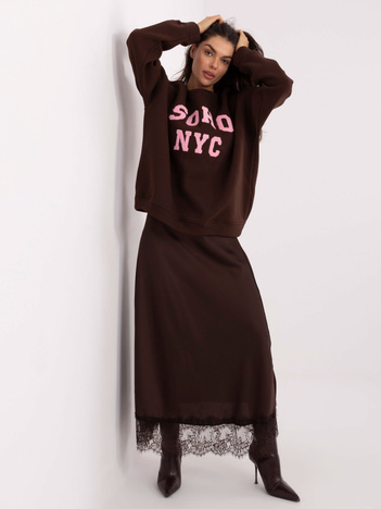 Ciemnobrązowa ocieplana bluza z naszywką