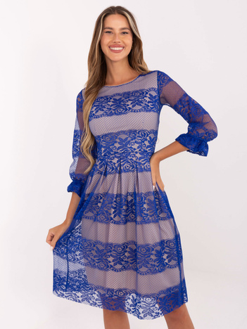 Kobaltowa koronkowa sukienka z paskiem