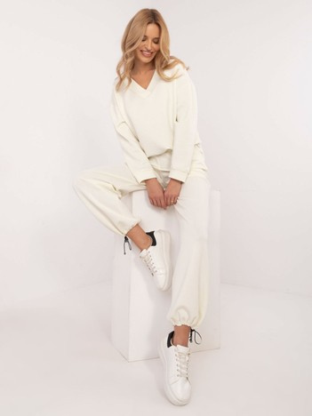 Kremowy dresowy komplet ze spodniami parachute