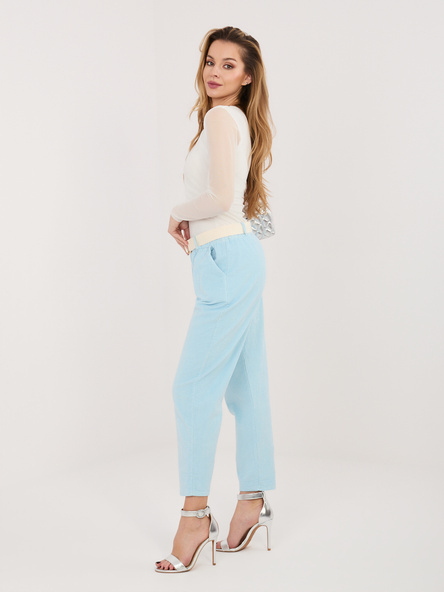 Jasnoniebieske sztruksowe spodnie cigarette z kieszeniami