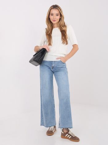 Ecru klasyczny sweter z warkoczami