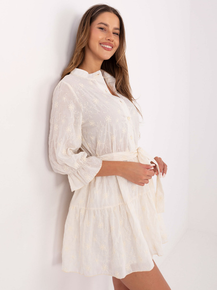 Jasnobeżowa mini sukienka z kwiatowym haftem