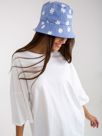 Biała luźna bluzka basic na co dzień