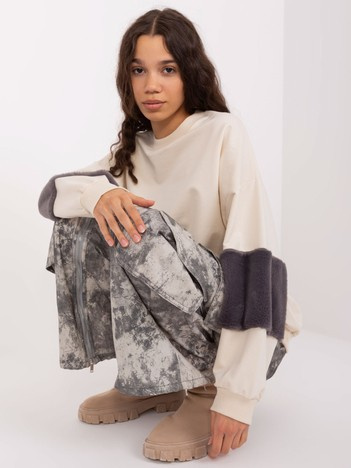 Jasnobeżowa bluza bez kaptura o kroju oversize