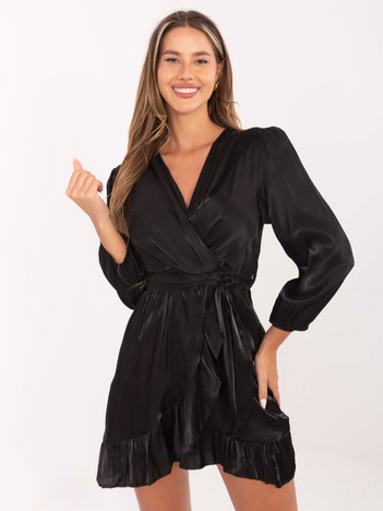 Czarna kopertowa sukienka z paskiem