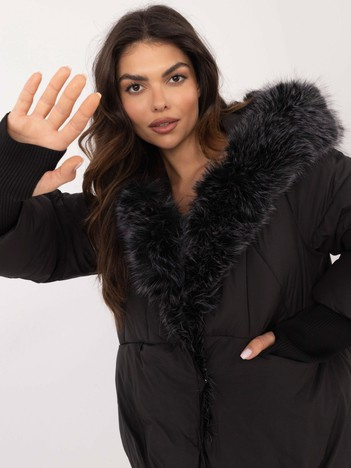 Czarna kurtka zimowa z odpinanym kapturem