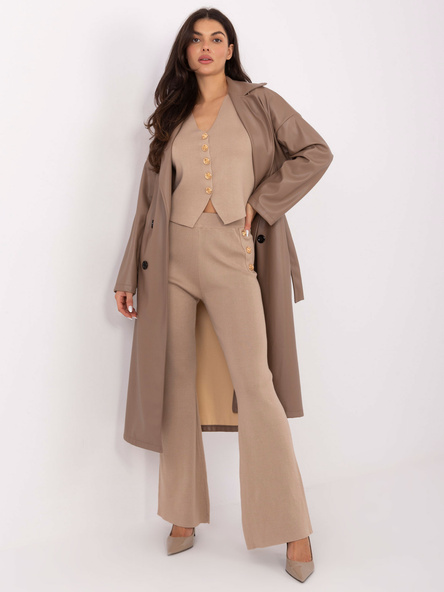 Ciemnobeżowy dzianinowy komplet z ozdobnymi guzikami