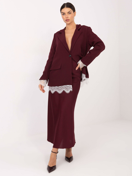 Burgundowa marynarka z koronkowym wykończeniem