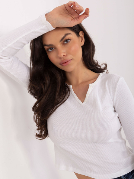 Ecru dopasowana bluzka basic z dekoltem V