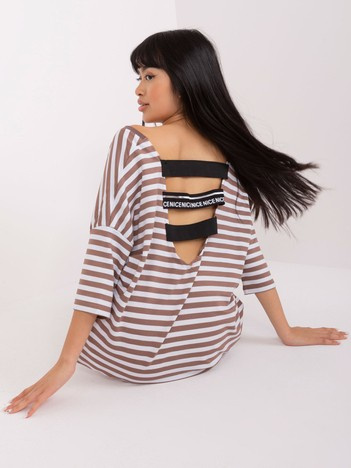 Jasnobrązowo-biała luźna sukienka dresowa w paski