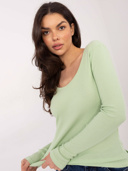 Jasnozielona bluzka basic z dekoltem w serek