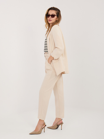 Beżowy damski garnitur z marynarką bez zapięcia RUE PARIS