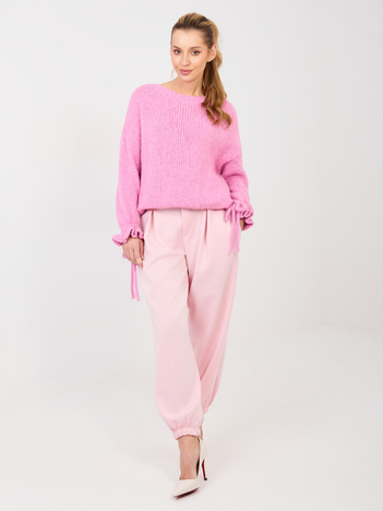 Jasnoróżowe dresowe spodnie z ozdobnym guzikiem
