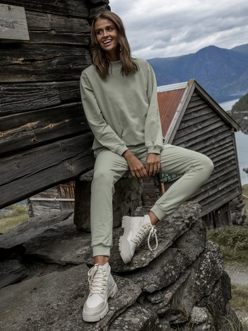 Pistacjowe dresowe spodnie basic z bawełny