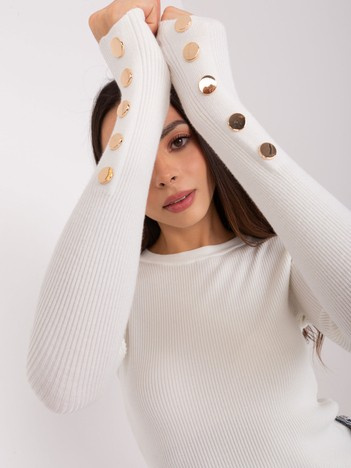 Ecru sweter klasyczny z guzikami przy rękawach