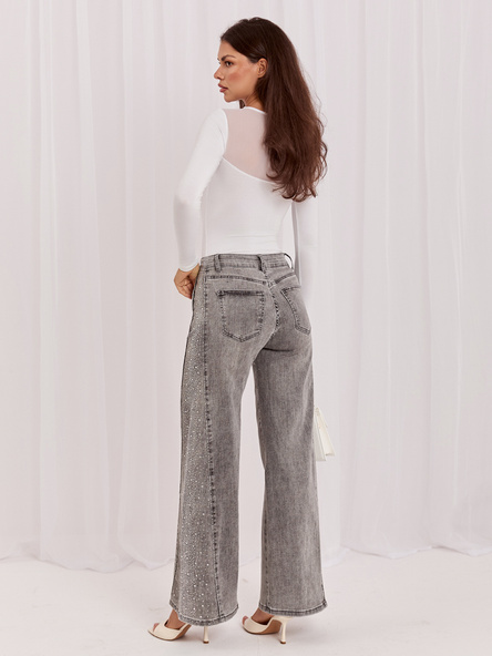Szare jeansy wide leg z ozdobnymi dżetami