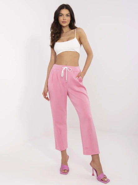 Różowe spodnie basic z przyjemnego w dotyku materiału