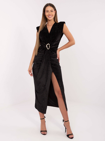 Czarna welurowa sukienka z ozdobnym detalem