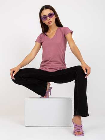 Brudnoróżowy bawełniany t-shirt basic z dekoltem V-neck