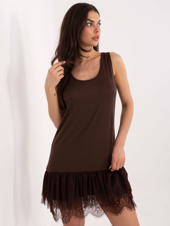 Czekoladowa sukienka na ramiączkach z koronką