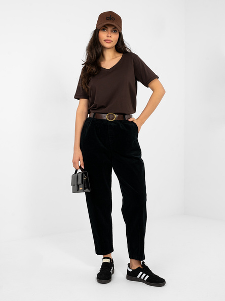 Czarne sztruksowe spodnie typu carrot