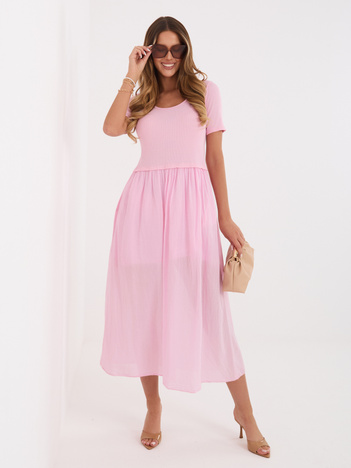 Jasnoróżowa bawełniana sukienka na lato