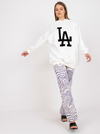 Biała dresowa bluza z kapturem i długim rękawem