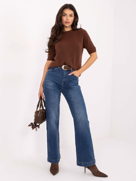 Ciemnoniebieskie jeansy straight leg z paskiem