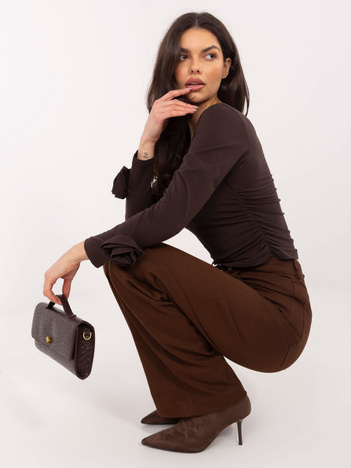 Czekoladowa damska bluzka z ozdobnymi różami