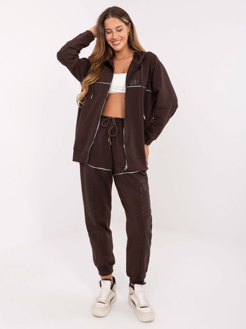 Czekoladowy dresowy komplet ze spodniami