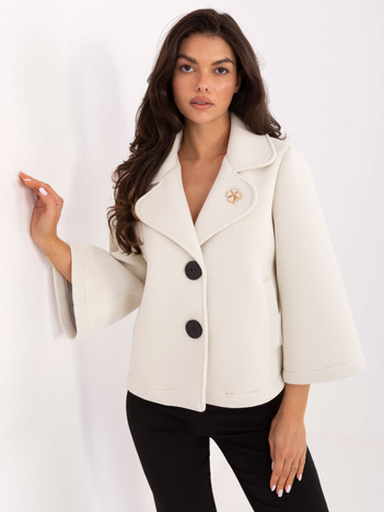 Jasnobeżowy piankowy płaszcz z broszką RUE PARIS