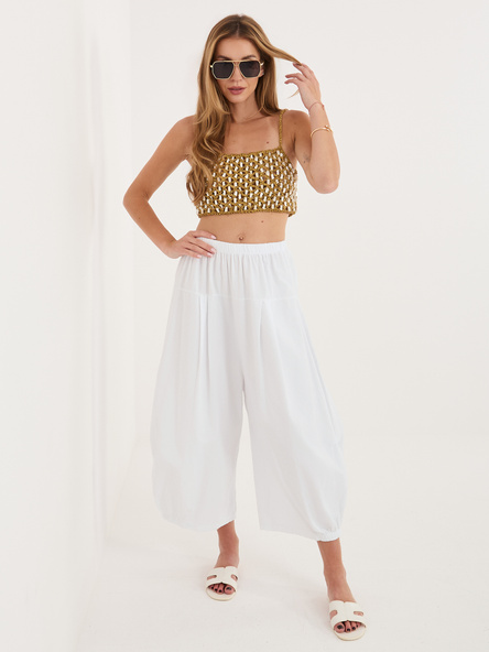 Białe sztruksowe spodnie z zakładkami