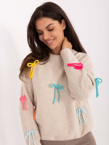 Jasnobeżowy damski sweter z aplikacjami