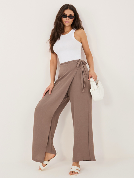 Brązowe letnie spodnie z wiązaniem