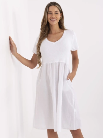 Biała letnia sukienka z kieszeniami