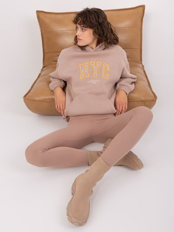 Ciemnobeżowa bluza kangurka z napisem i kapturem