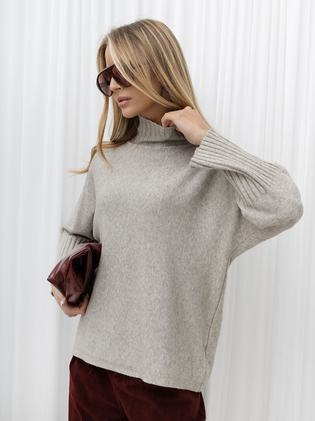 Beżowy damski sweter basic z golfem