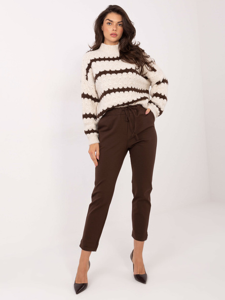 Czekoladowe materiałowe spodnie z kieszeniami