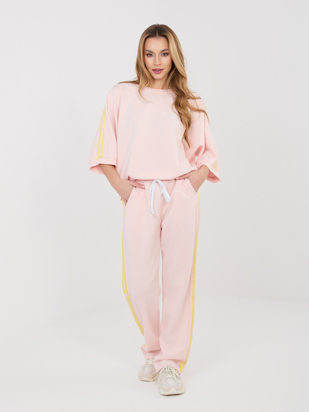 Pastelowy różowy komplet z kontrastowymi lampasami RUE PARIS