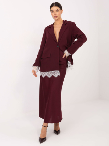 Burgundowa marynarka z koronkowym wykończeniem