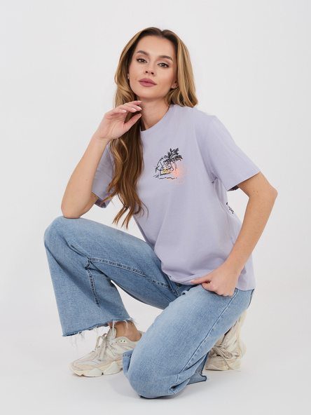 Jasnofioletowy t-shirt z tropikalnym nadrukiem SUBLEVEL