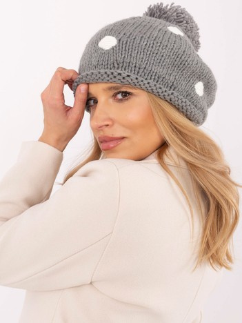 Szara zimowa czapka typu beret