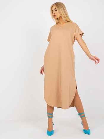 Camelowa sukienka oversize z krótkim rękawem OCH BELLA