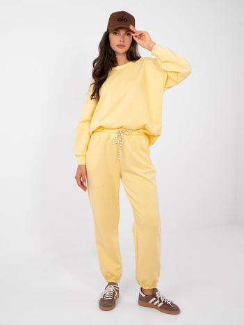 Jasnożółty dresowy komplet z miękkiego materiału