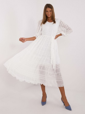 Biała długa sukienka koktajlowa z wiązanym paskiem